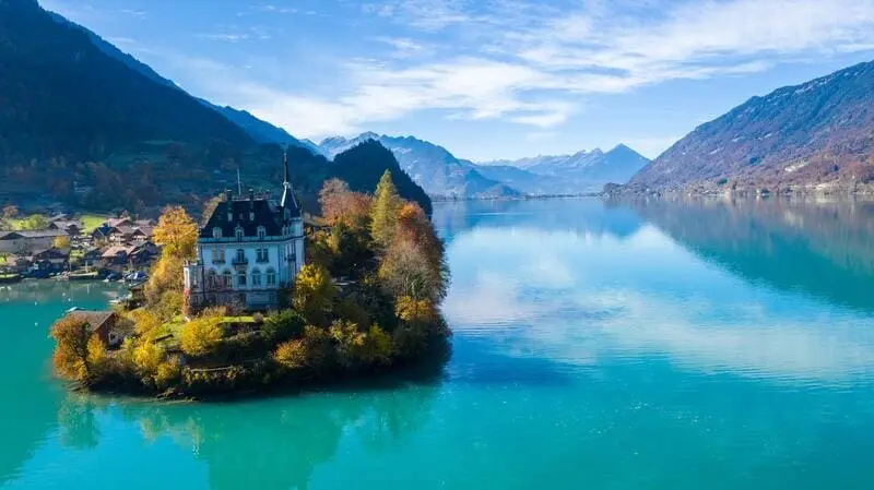 C&oacute; một n&agrave;ng thơ Iseltwald b&ecirc;n hồ Brienz l&atilde;ng mạn 9