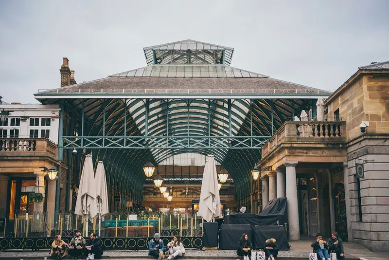 Covent Garden: &lsquo;Khu vườn&rsquo; mua sắm v&agrave; giải tr&iacute; sầm uất London 2