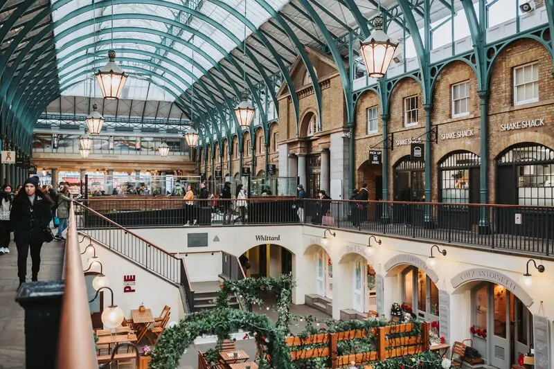 Covent Garden: &lsquo;Khu vườn&rsquo; mua sắm v&agrave; giải tr&iacute; sầm uất London 6