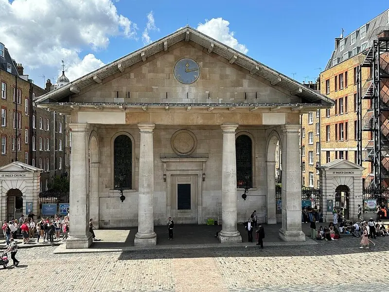 Covent Garden: &lsquo;Khu vườn&rsquo; mua sắm v&agrave; giải tr&iacute; sầm uất London 7