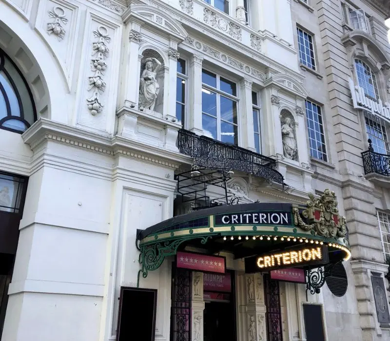 Đại lộ Piccadilly Circus: Giao lộ thế giới tại London 6