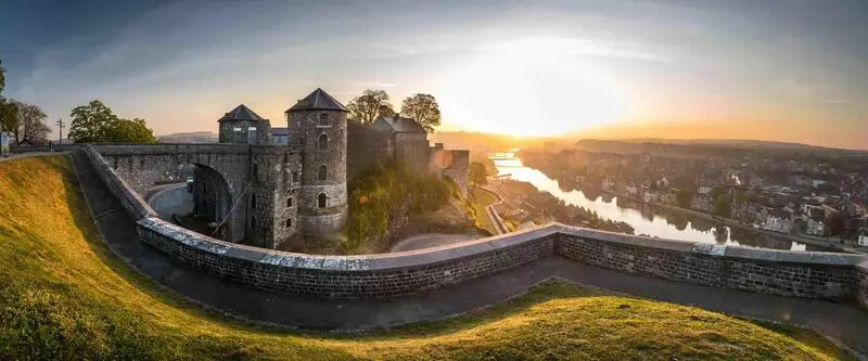 Dạo bước ở th&agrave;nh phố Namur: Vi&ecirc;n ngọc v&ugrave;ng Wallonia nước Bỉ 10