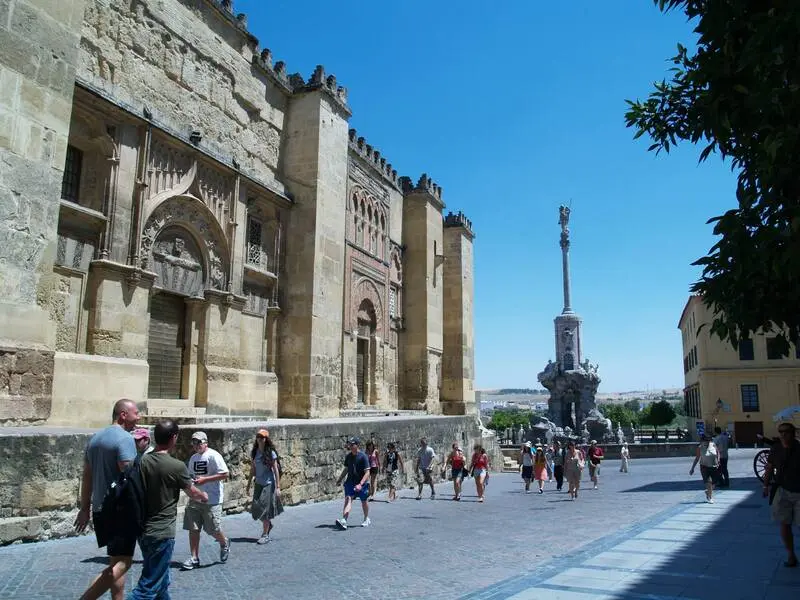 Du lịch Andalucia, kh&aacute;m ph&aacute; v&ugrave;ng đất lịch sử rực rỡ của T&acirc;y Ban Nha 7