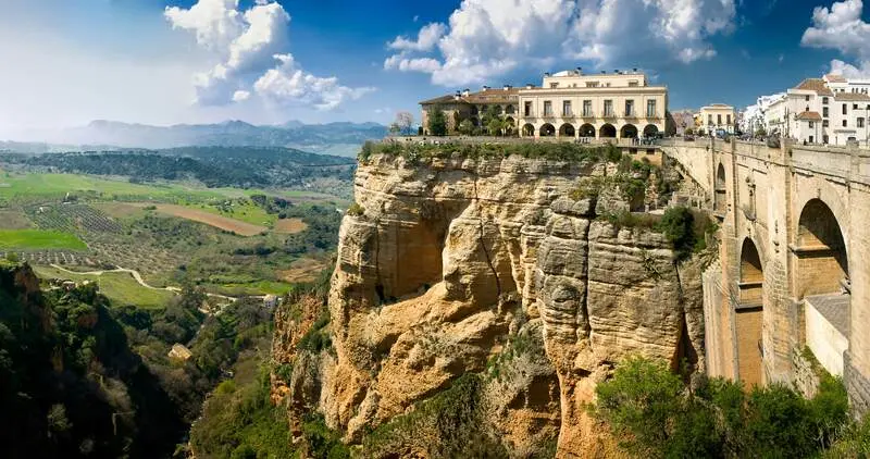 Du lịch Andalucia, kh&aacute;m ph&aacute; v&ugrave;ng đất lịch sử rực rỡ của T&acirc;y Ban Nha 9
