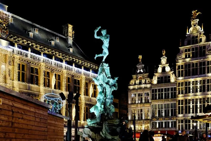 Du lịch Antwerp, vi&ecirc;n kim cương lấp l&aacute;nh giữa l&ograve;ng nước Bỉ 7