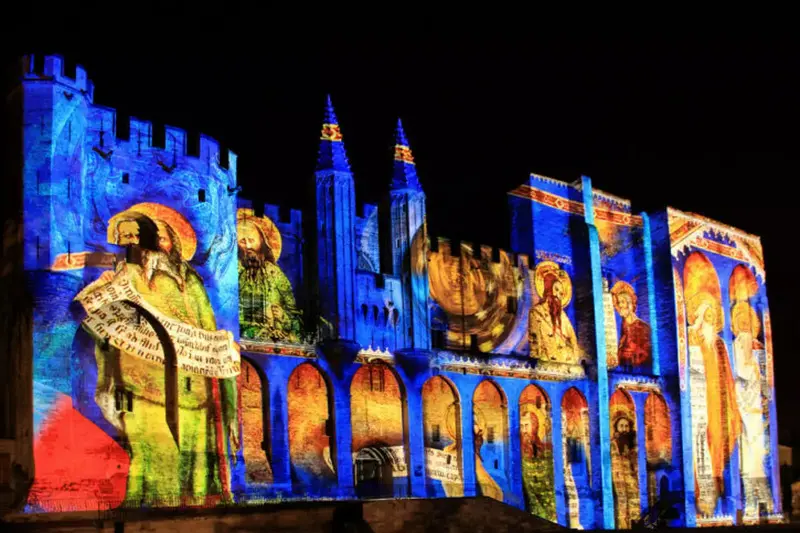 Du lịch Avignon kh&aacute;m ph&aacute; cuộc sống b&igrave;nh y&ecirc;n v&agrave; thơ mộng 9