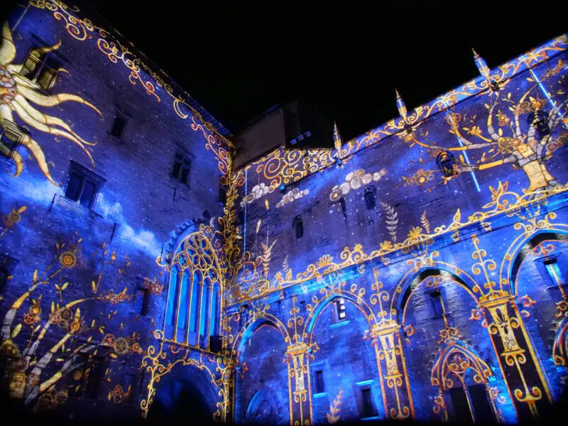 Du lịch Avignon kh&aacute;m ph&aacute; cuộc sống b&igrave;nh y&ecirc;n v&agrave; thơ mộng 8