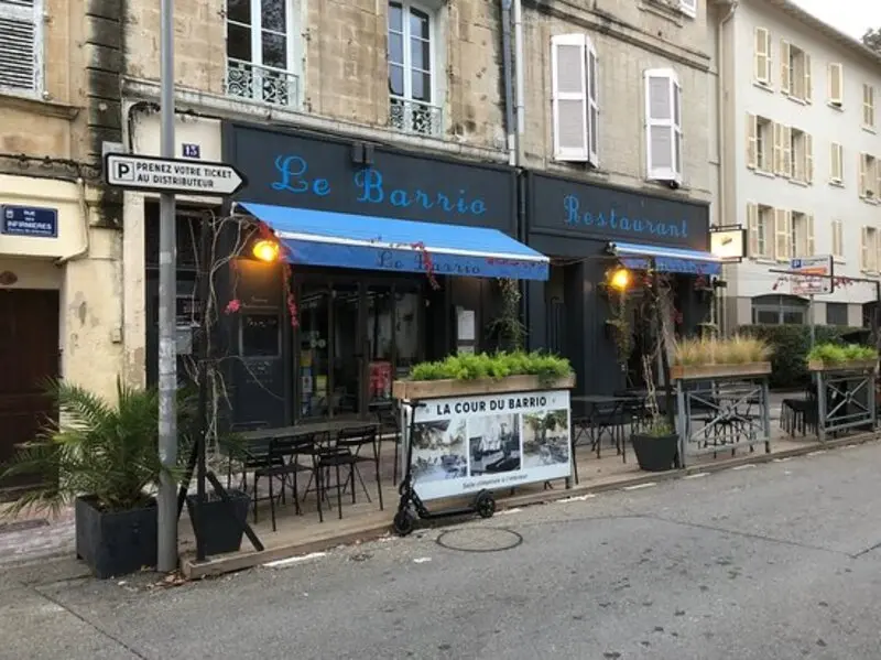 Du lịch Avignon kh&aacute;m ph&aacute; cuộc sống b&igrave;nh y&ecirc;n v&agrave; thơ mộng 16