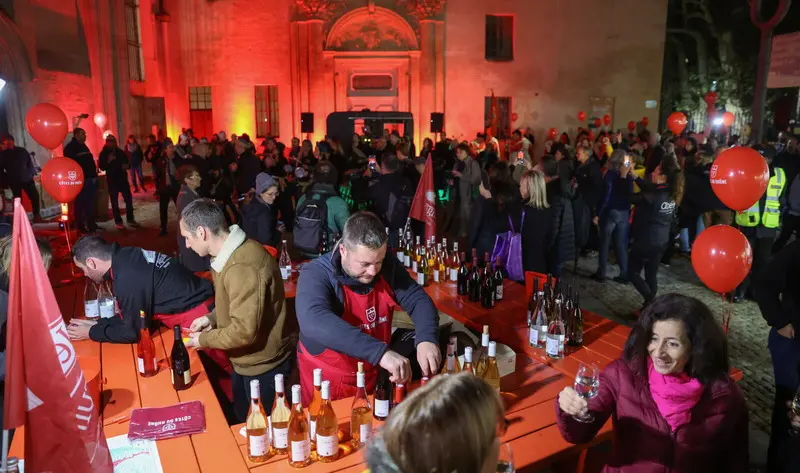 Du lịch Avignon kh&aacute;m ph&aacute; cuộc sống b&igrave;nh y&ecirc;n v&agrave; thơ mộng 22