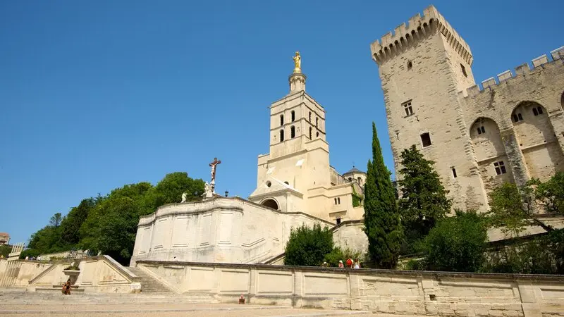 Du lịch Avignon kh&aacute;m ph&aacute; cuộc sống b&igrave;nh y&ecirc;n v&agrave; thơ mộng 10