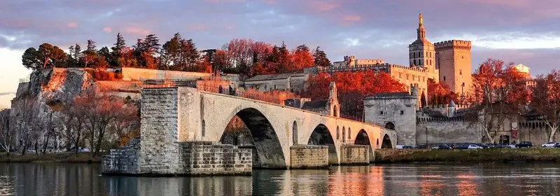 Du lịch Avignon kh&aacute;m ph&aacute; cuộc sống b&igrave;nh y&ecirc;n v&agrave; thơ mộng 4