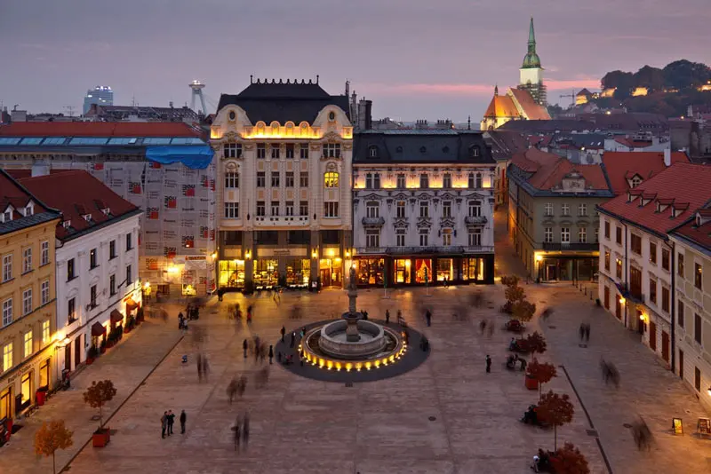 Du lịch Bratislava, kh&aacute;m ph&aacute; th&agrave;nh phố cổ k&iacute;nh của Slovakia 11