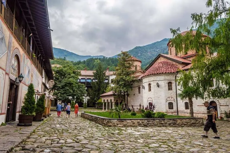 Du lịch Bulgaria, tìm về bức tranh một thoáng hồng hoa 13