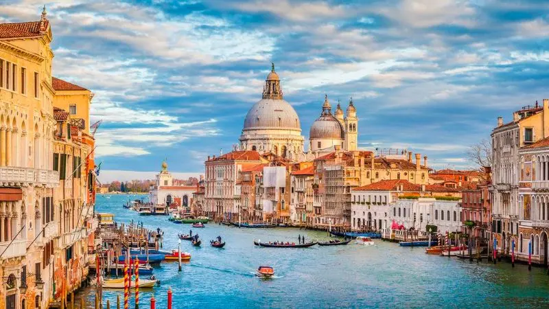 Du lịch đến th&agrave;nh phố Venice: Nơi t&igrave;nh y&ecirc;u bắt đầu 2