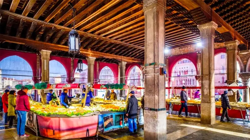 Du lịch đến th&agrave;nh phố Venice: Nơi t&igrave;nh y&ecirc;u bắt đầu 11