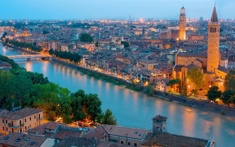Du lịch đến Verona: Th&agrave;nh phố l&atilde;ng mạn v&agrave; cổ k&iacute;nh của nước &Yacute; 3