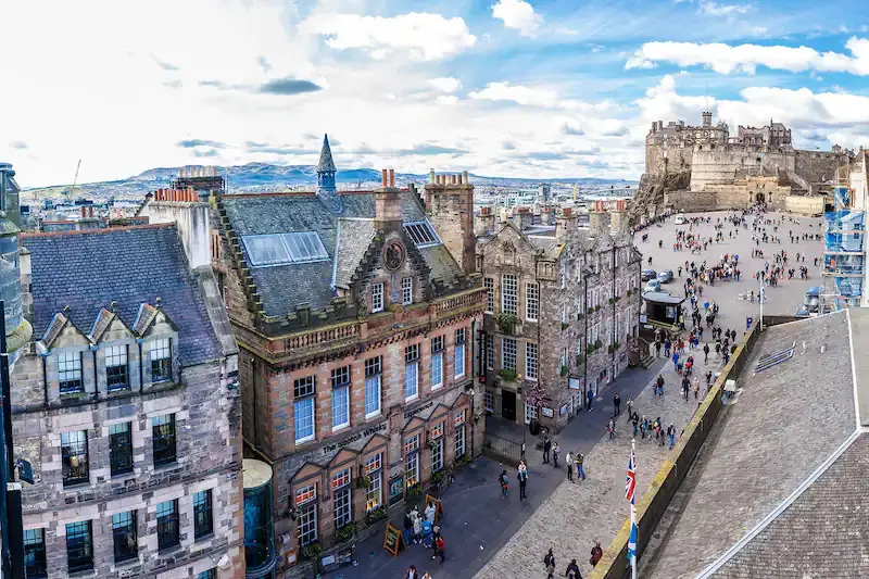 Edinburgh: Th&agrave;nh phố cổ lưu giữ linh hồn xứ Scotland 7