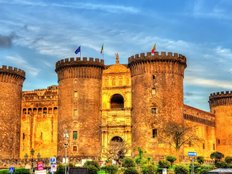 H&agrave;nh tr&igrave;nh kh&aacute;m ph&aacute; th&agrave;nh phố cảng Naples cổ k&iacute;nh của &Yacute; 10