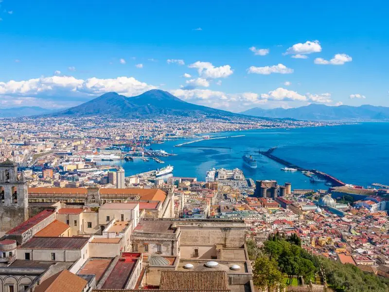 H&agrave;nh tr&igrave;nh kh&aacute;m ph&aacute; th&agrave;nh phố cảng Naples cổ k&iacute;nh của &Yacute; 2