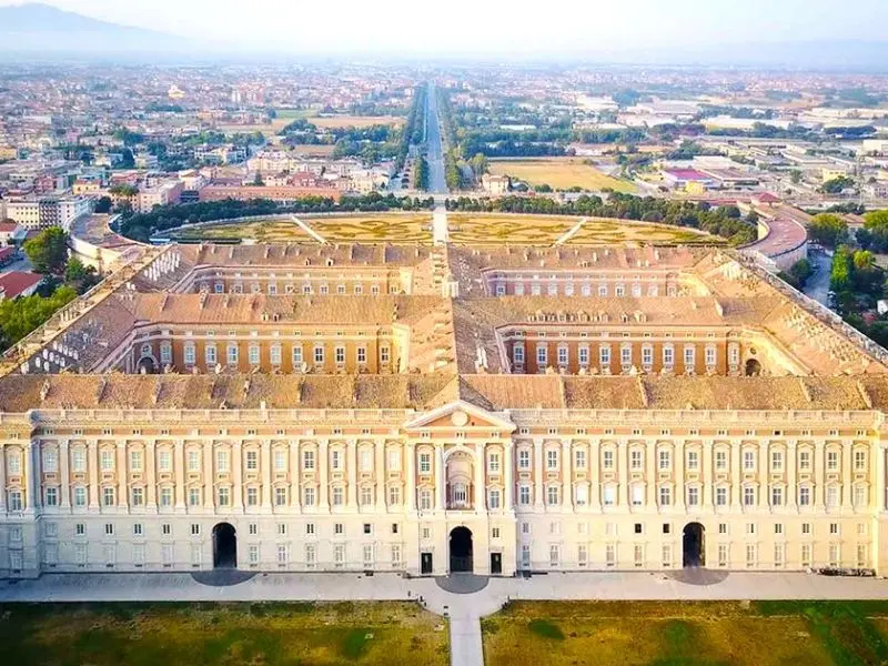 H&agrave;nh tr&igrave;nh kh&aacute;m ph&aacute; th&agrave;nh phố cảng Naples cổ k&iacute;nh của &Yacute; 11