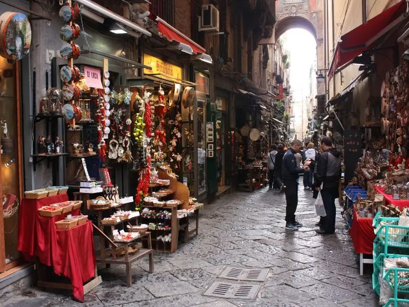 H&agrave;nh tr&igrave;nh kh&aacute;m ph&aacute; th&agrave;nh phố cảng Naples cổ k&iacute;nh của &Yacute; 4
