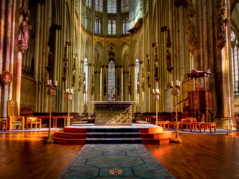 Kh&aacute;m ph&aacute; K&ouml;ln cổ k&iacute;nh b&ecirc;n d&ograve;ng s&ocirc;ng Rhine, Đức 7