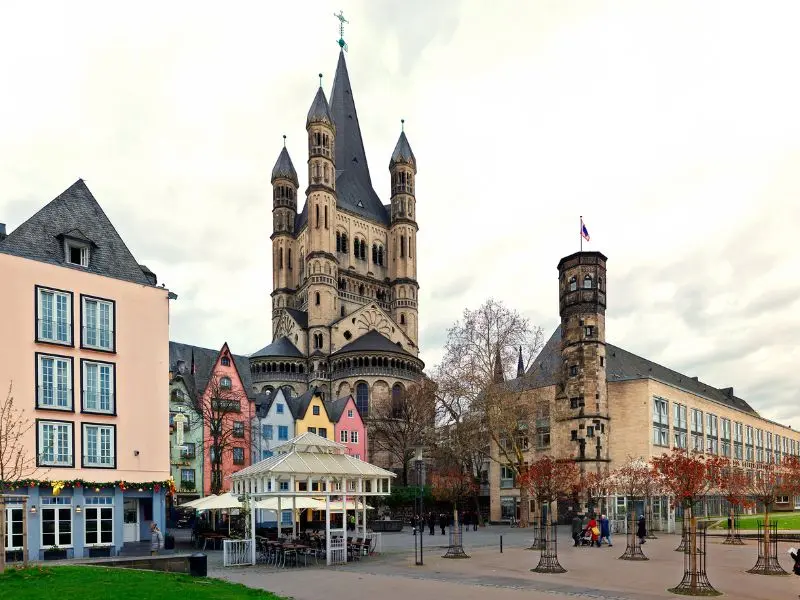 Kh&aacute;m ph&aacute; K&ouml;ln cổ k&iacute;nh b&ecirc;n d&ograve;ng s&ocirc;ng Rhine, Đức 12