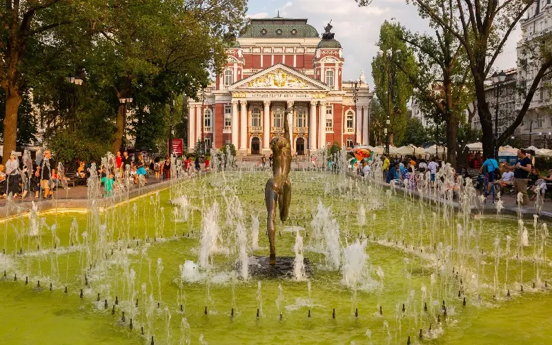 Kh&aacute;m ph&aacute; th&agrave;nh phố Sofia Bulgaria cổ k&iacute;nh ở ch&acirc;u &Acirc;u 4