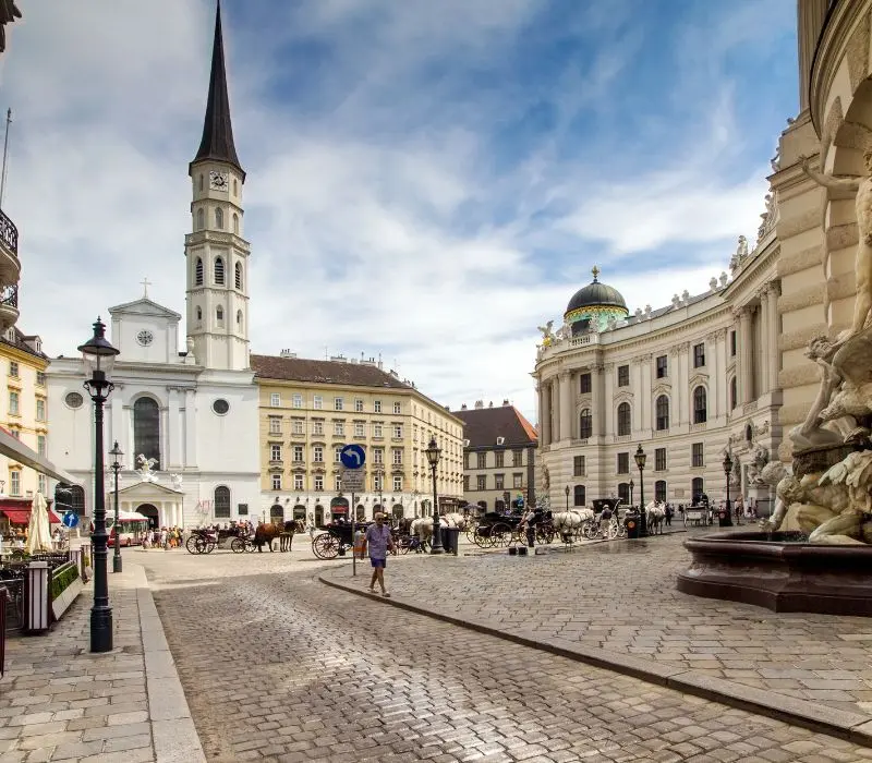 Kh&aacute;m ph&aacute; Vienna, vi&ecirc;n ngọc lịch sử v&agrave; văn h&oacute;a giữa l&ograve;ng Ch&acirc;u &Acirc;u 24