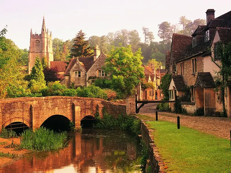 L&agrave;ng cổ Castle Combe: Vi&ecirc;n ngọc cổ t&iacute;ch giữa l&ograve;ng nước Anh 2
