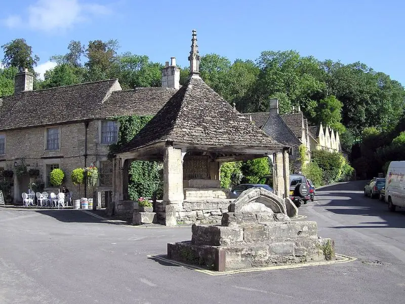L&agrave;ng cổ Castle Combe: Vi&ecirc;n ngọc cổ t&iacute;ch giữa l&ograve;ng nước Anh 4
