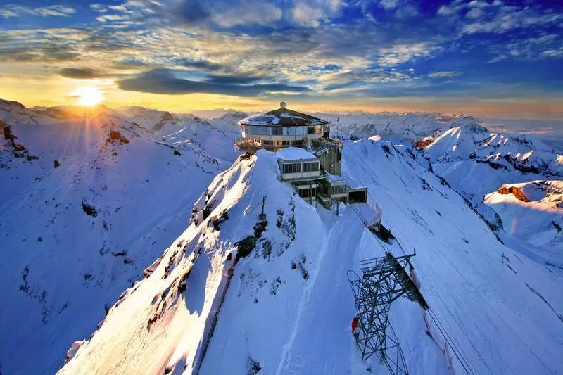 Lauterbrunnen thị trấn cổ t&iacute;ch ẩn s&acirc;u trong d&atilde;y n&uacute;i Alps Thụy Sĩ 12
