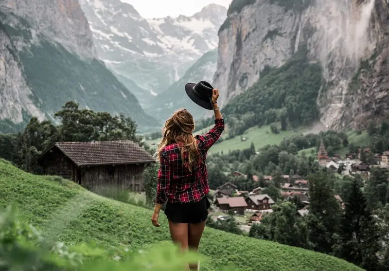Lauterbrunnen thị trấn cổ t&iacute;ch ẩn s&acirc;u trong d&atilde;y n&uacute;i Alps Thụy Sĩ 3