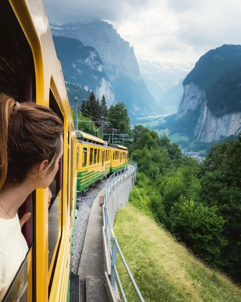 Lauterbrunnen thị trấn cổ t&iacute;ch ẩn s&acirc;u trong d&atilde;y n&uacute;i Alps Thụy Sĩ 4