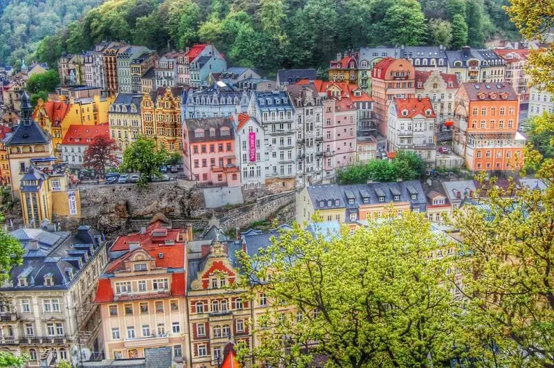 Thị trấn spa Karlovy Vary, v&ugrave;ng đất của những d&ograve;ng suối kho&aacute;ng n&oacute;ng 2