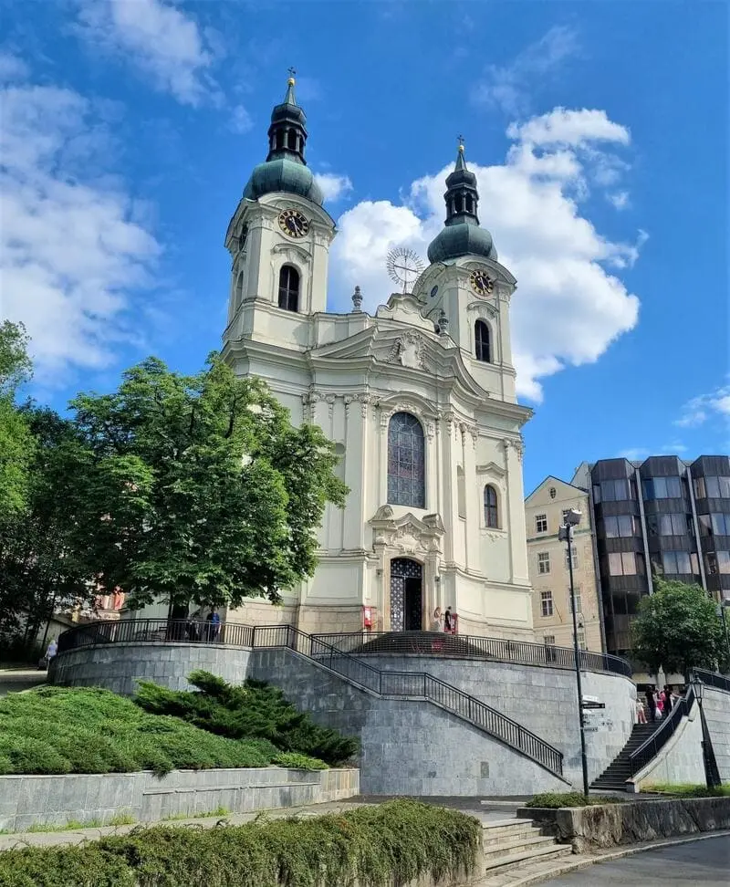 Thị trấn spa Karlovy Vary, v&ugrave;ng đất của những d&ograve;ng suối kho&aacute;ng n&oacute;ng 6