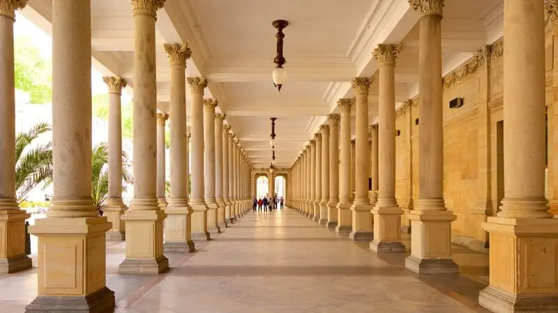 Thị trấn spa Karlovy Vary, v&ugrave;ng đất của những d&ograve;ng suối kho&aacute;ng n&oacute;ng 5