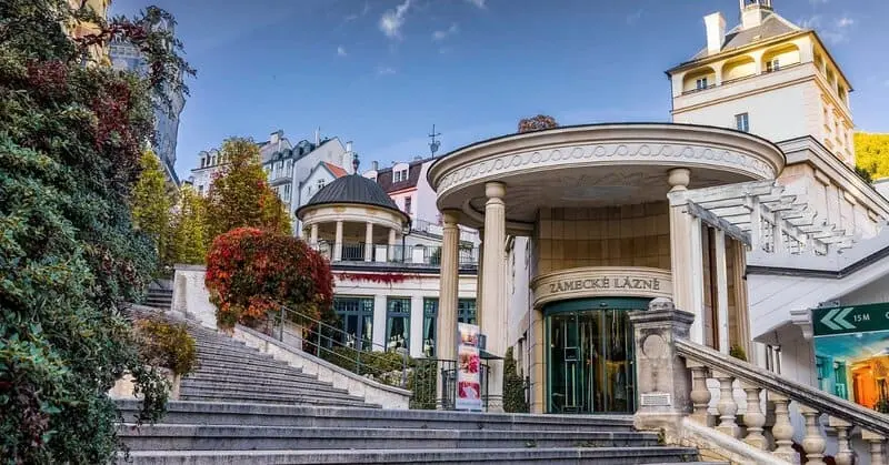 Thị trấn spa Karlovy Vary, v&ugrave;ng đất của những d&ograve;ng suối kho&aacute;ng n&oacute;ng 9