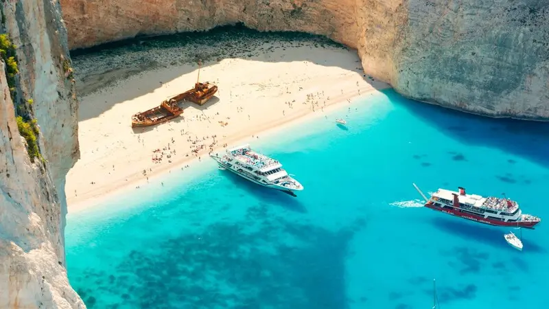 Thưởng l&atilde;m &lsquo;vi&ecirc;n ngọc xanh lam&rsquo; Navagio ngo&agrave;i khơi xa Hy Lạp 7