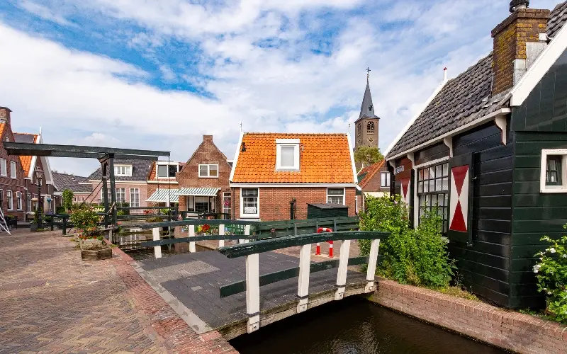 Volendam: Thị trấn ven biển cổ k&iacute;nh v&agrave; quyến rũ của H&agrave; Lan 6