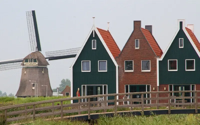 Volendam: Thị trấn ven biển cổ k&iacute;nh v&agrave; quyến rũ của H&agrave; Lan 10