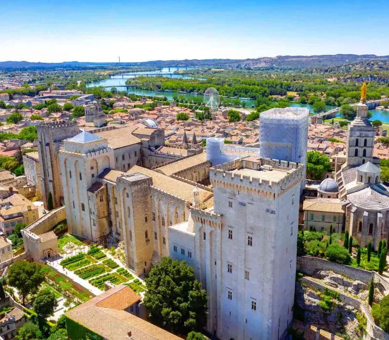 Du lịch Avignon khám phá cuộc sống bình yên và thơ mộng