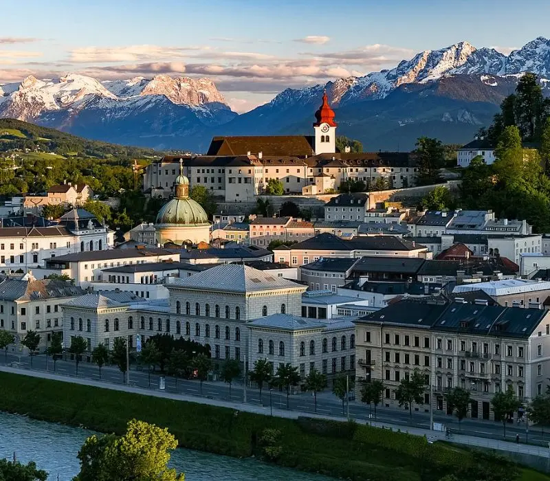 Du lịch Salzburg đắm chìm vào cảnh quan tuyệt mỹ, lãng mạn
