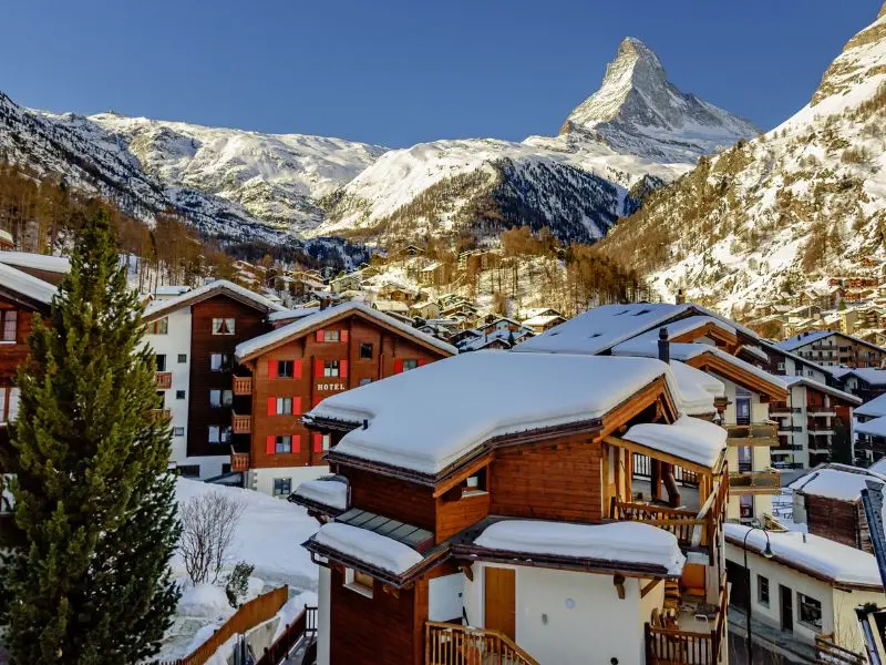 Khám phá ngôi làng Zermatt cổ kính dưới chân núi Matterhorn