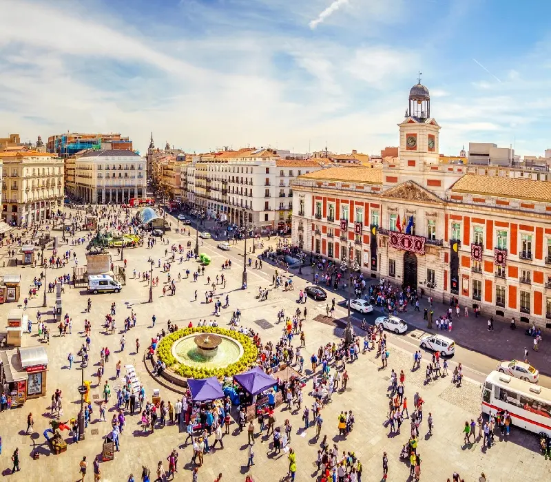 Quảng trường Puerta del Sol: Trái tim sôi động của Madrid