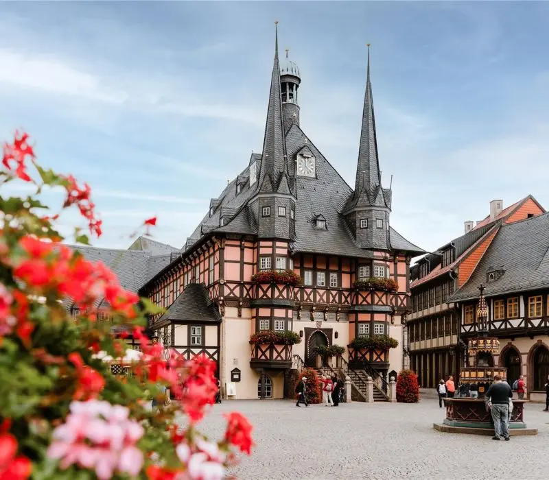 Thị trấn Wernigerode đầy màu sắc của dãy núi Harz nước Đức
