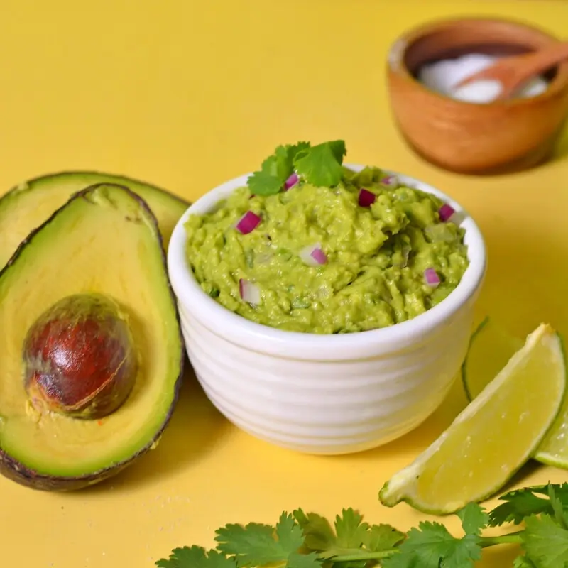 Guacamole: M&oacute;n sốt tr&aacute;i bơ healthy với c&aacute;ch l&agrave;m đơn giản 2
