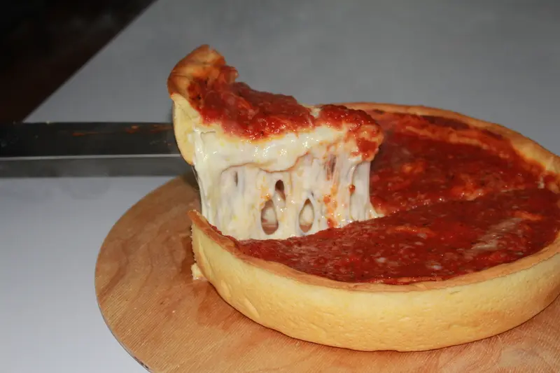 Pizza Chicago: D&ograve;ng Deep Dish độc đ&aacute;o mang lại định nghĩa mới 3