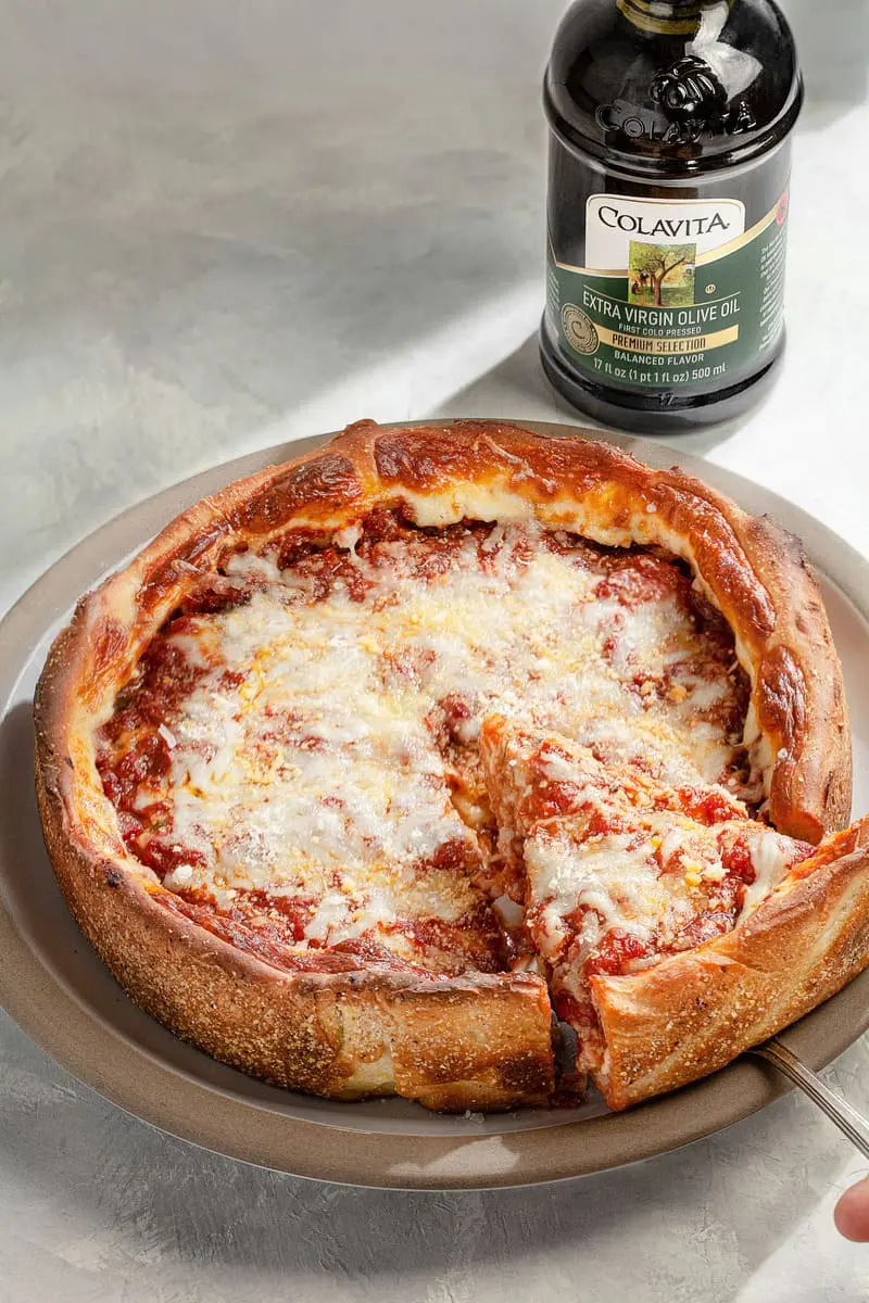 Pizza Chicago: D&ograve;ng Deep Dish độc đ&aacute;o mang lại định nghĩa mới 4