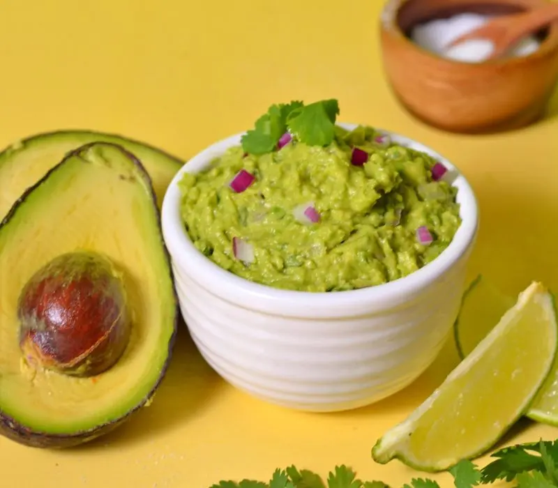 Guacamole: Món sốt trái bơ healthy với cách làm đơn giản